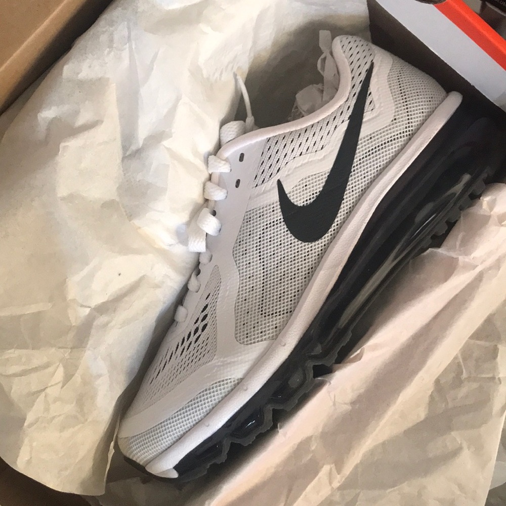 WOMENS AIR MAX 2014 - SIZE 6.5 in women
